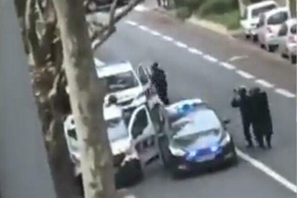 POLICIJA NA NOGAMA: Naoružani muškarac upao u prostorije telekomunikacione kompanije kod Pariza! (VIDEO)