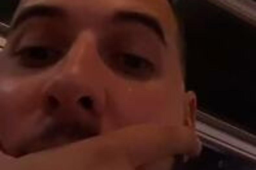 SRAMOTA! Krišom snimao devojku dok je radila JEDNU stvar, pa sve OBJAVIO, dočekan na NOŽ (VIDEO)