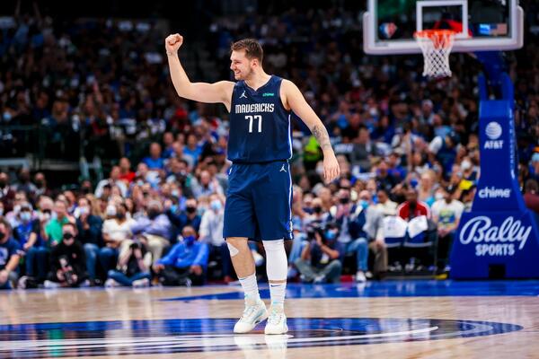 KOŠARKA JE LAKA IGRA KADA JE IGRAJU MAJSTORI: Dončić ponovo blizu tripl-dabla! Vodio Dalas do pobede nad Hjustonom