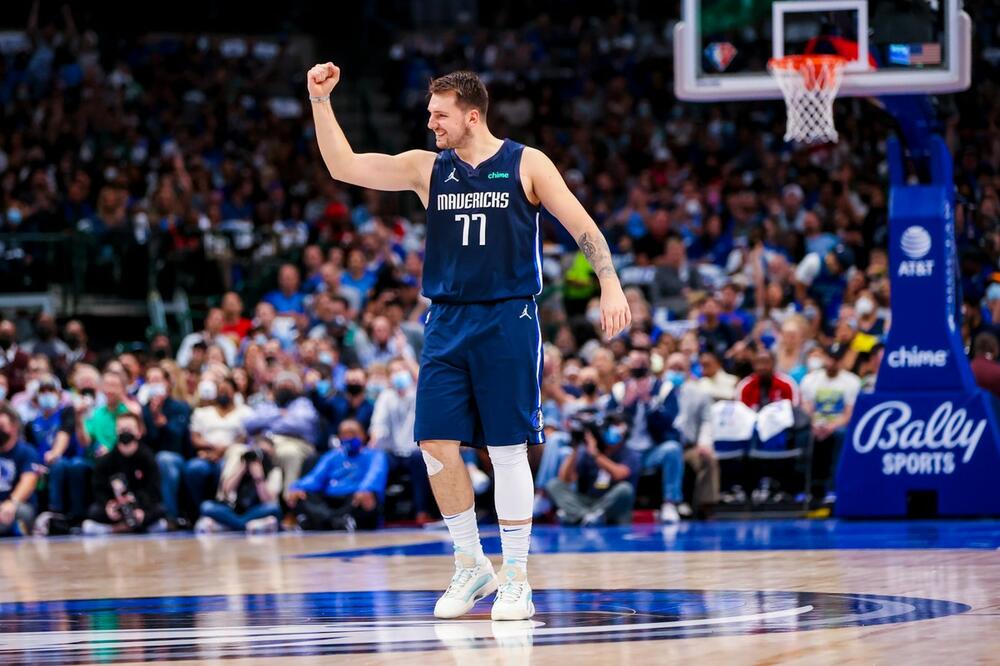 KOŠARKA JE LAKA IGRA KADA JE IGRAJU MAJSTORI: Dončić ponovo blizu tripl-dabla! Vodio Dalas do pobede nad Hjustonom