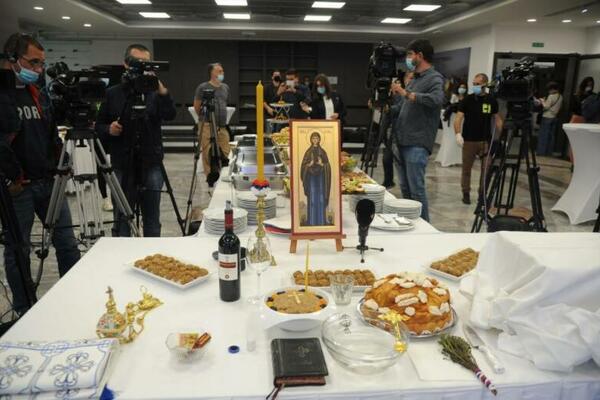 SRPSKA NAPREDNA STRANKA PROSLAVLJA SVETU PETKU! Stigao i predsednik Srbije