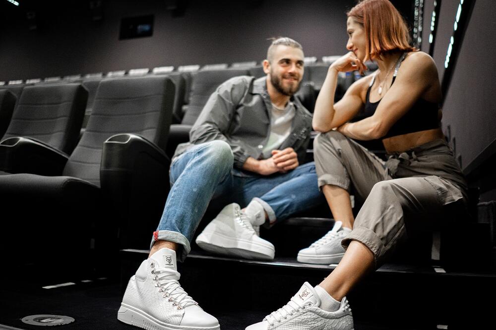 VREME JE ZA OBNOVU OBUĆE: Ovi kvalitetni modeli interesantnih dezena, za NJU i NJEGA, će vas oduševiti!