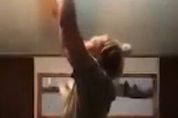 KRENULI DA PROMENE SIJALICU PA PROŽIVELI PRAVU NOĆNU MORU: Da li ćete smeti da pogledate ovaj SNIMAK? (VIDEO)