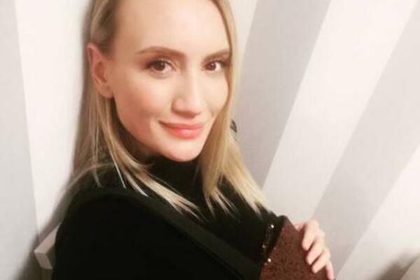 OVAJ MUŠKARAC JE OSVOJIO SRCE NAŠE POZNATE GLUMICE: Nakon razvoda od Milinkovića, od njega se ne ODVAJA (FOTO)