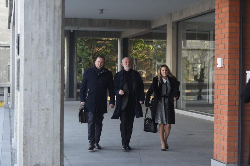 MIKA ALEKSIĆ MORA NA OPERACIJU: Zdravstveno stanje sve je gore, preti mu moždani udar!