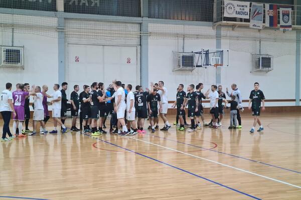 NAJVEĆE ZVEZDE SRPSKOG FUDBALA SU SE OKUPILE ZBOG RADAKOVIĆA: Odigrana humanitarna utakmica za pomoć golmanu!