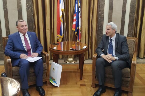 DELEGACIJA SVERDLOVSKE OBLASTI DANAS U BEOGRADU! Goste je dočekao Andreja Mladenović