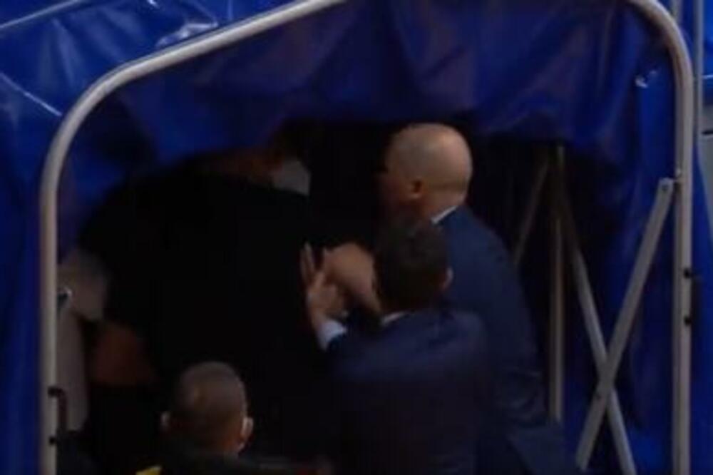 LUDILO U PODGORICI: Trener Valensije jurio sudije, potom poručio - NIŠTA STRAŠNO! (VIDEO)