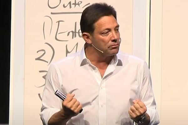 "NIKADA SE NEĆETE OBOGATITI": Vuk sa Vol Strita napravio potpunu POMETNJU sa savetom koji je dao 25-godišnjaku!