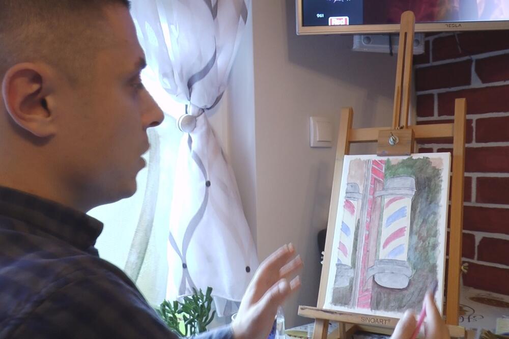 PREPODNE DRŽI PUŠKU, A POPODNE ČETKICU ZA SLIKANJE: Oficir iz Čačka tokom pandemije otkrio svoj TALENAT! (FOTO)