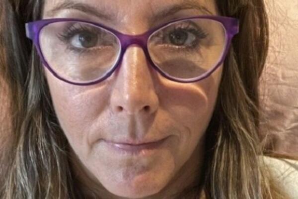 SARA RADNICIMA NA SASTANKU SAOPŠTILA ŠOKANTNE VESTI: Zaplakali držeći se za glave, NEVEROVATNO! (VIDEO)