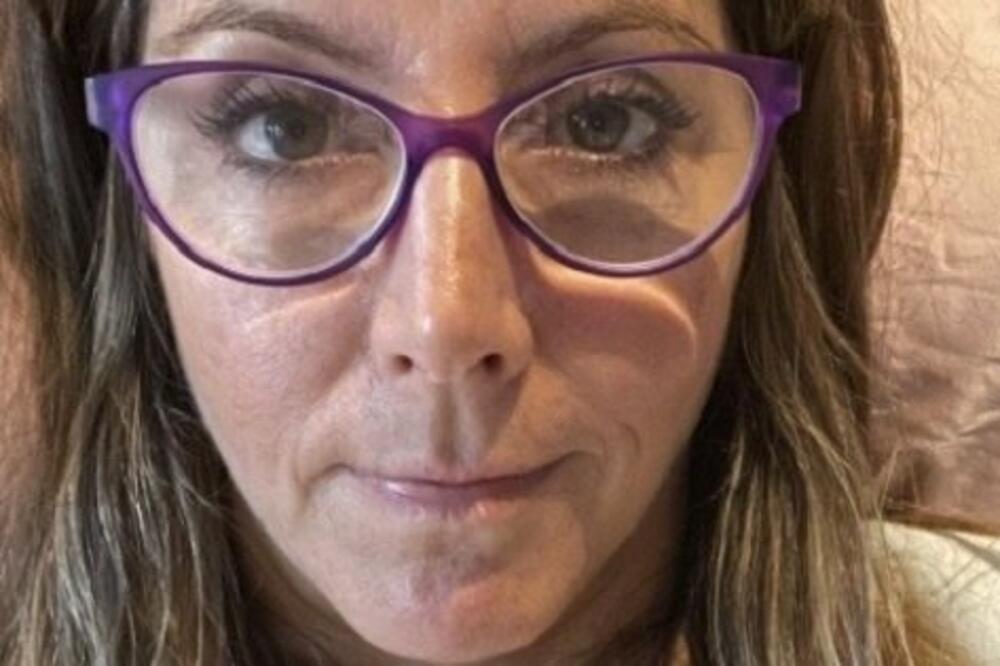 SARA RADNICIMA NA SASTANKU SAOPŠTILA ŠOKANTNE VESTI: Zaplakali držeći se za glave, NEVEROVATNO! (VIDEO)