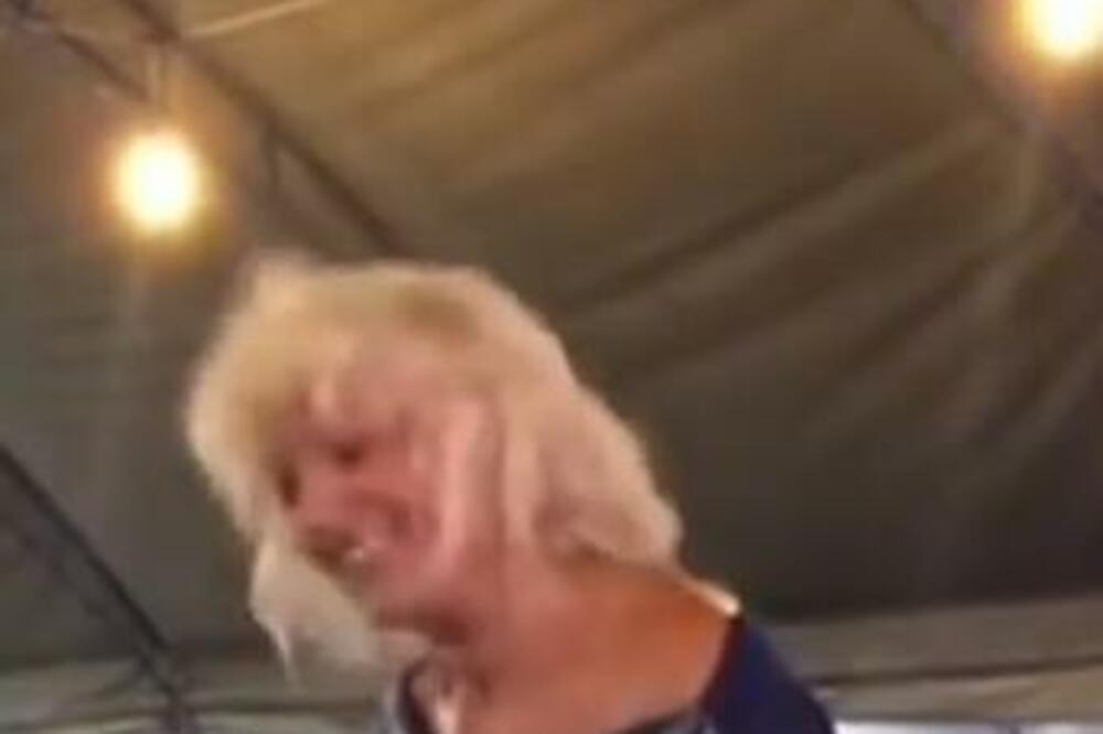 VERA MATOVIĆ JE PRAVI "MAGNET ZA BAKŠIŠ": Njeno IGRANJE i to GLAVOM ne može niko da SKINE, a tek šta radi RUKOM!