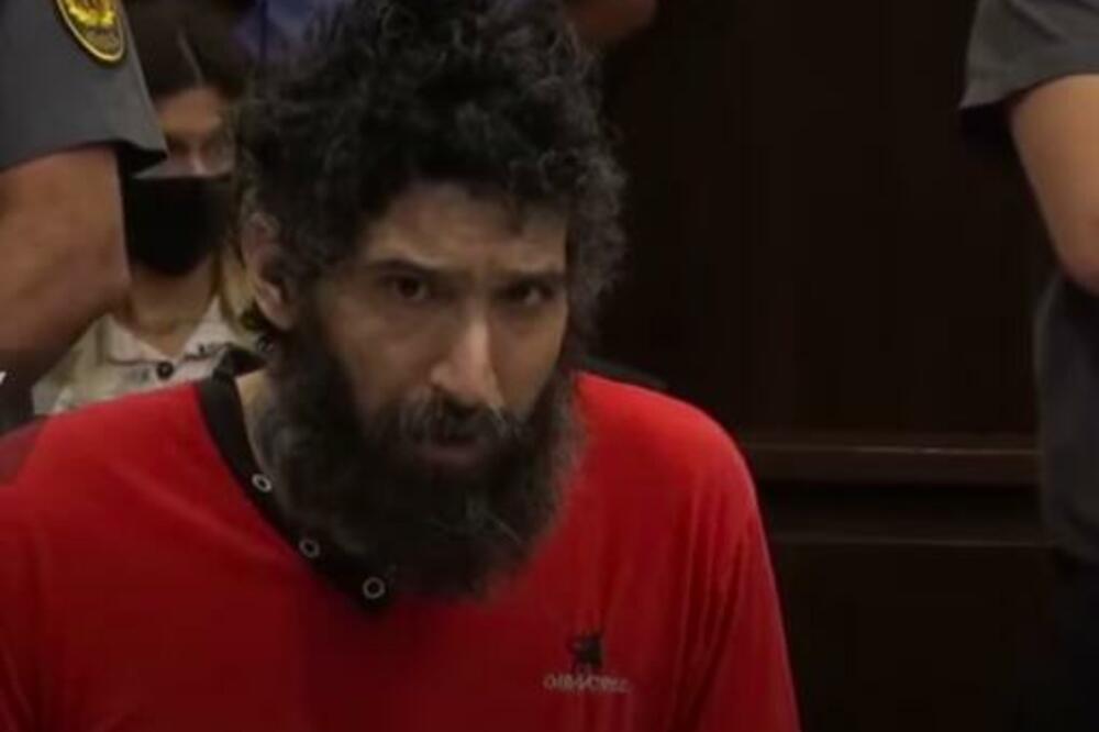 DVOSTRUKI UBICA KOJI MISLI DA JE MAČKA: Mjaukao i urinirao po sudnici, napravio HAOS! (VIDEO)