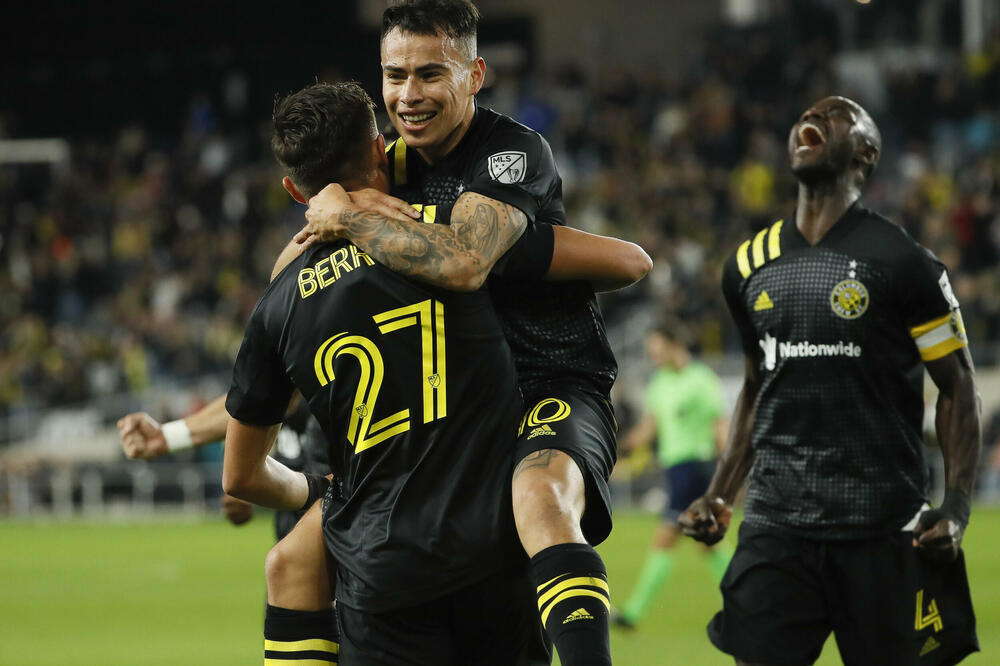 MOGU LI OVO MESI I RONALDO? Golman nije imao šansi, PROJEKTIL je bacio ceo stadion u trans! (VIDEO)