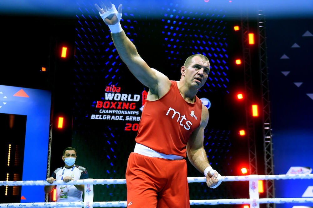 NOVI TRIJUMF SRPSKIH BOKSERA: Kapiten Vladan Babić pobedio Kamerunca Maksima!