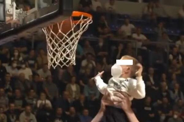 ZVEZDA PARTIZANA JE ROĐENA: Utrčao na teren i pobrao ovacije! (VIDEO)