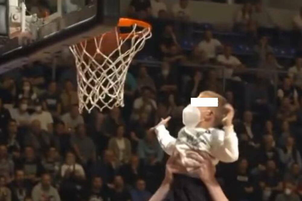 ZVEZDA PARTIZANA JE ROĐENA: Utrčao na teren i pobrao ovacije! (VIDEO)