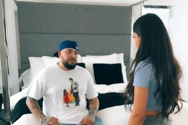 U OGLEDALU VIDELA DA JOJ DEČKO GLEDA GOLIŠAVE DEVOJKE: Usledila NEOČEKIVANA reakcija, NEVERICA! (VIDEO)