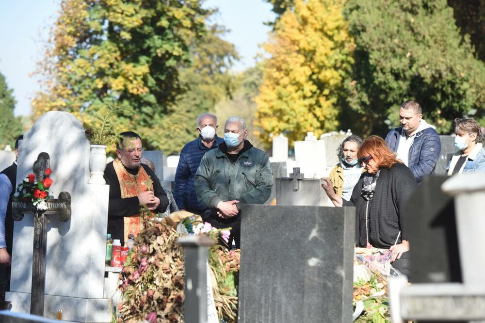 ESTRADA JE OD NJENE SMRTI ZAVIJENA U CRNO: Danas bi joj bio rođendan, objavljena RETKA FOTOGRAFIJA! (FOTO)
