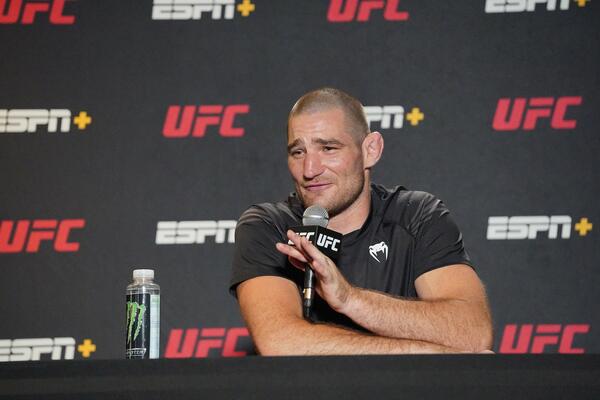 "UKRAJINA BI TREBALO DA SE PREDA RUSIMA" - Američki MMA borac šokirao: "ZAR HOĆETE DA BUDETE NOVI AVGANISTAN?!"