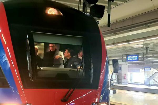 "VRAĆAMO VOZ NA VRATA STARE SLAVE": Predsednik podelio snimak iz kabine, evo o čemu je pričao sa mašinovođom! VIDEO