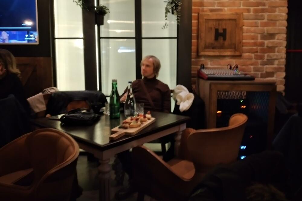 IZAZVAO PRAVI HAOS! Zvezdu Granda pomešali sa slavnim fudbalerom - kao KLONIRANI! (FOTO)