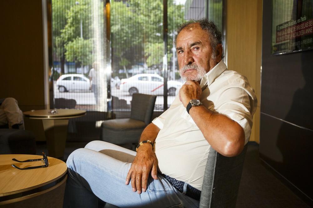 DOBRO POGLEDAJTE OVOG ČOVEKA, LEŽI NA MILIJARDAMA: Kumovao Breni i Bobi, a ovo je njegovo PRAVO POREKLO