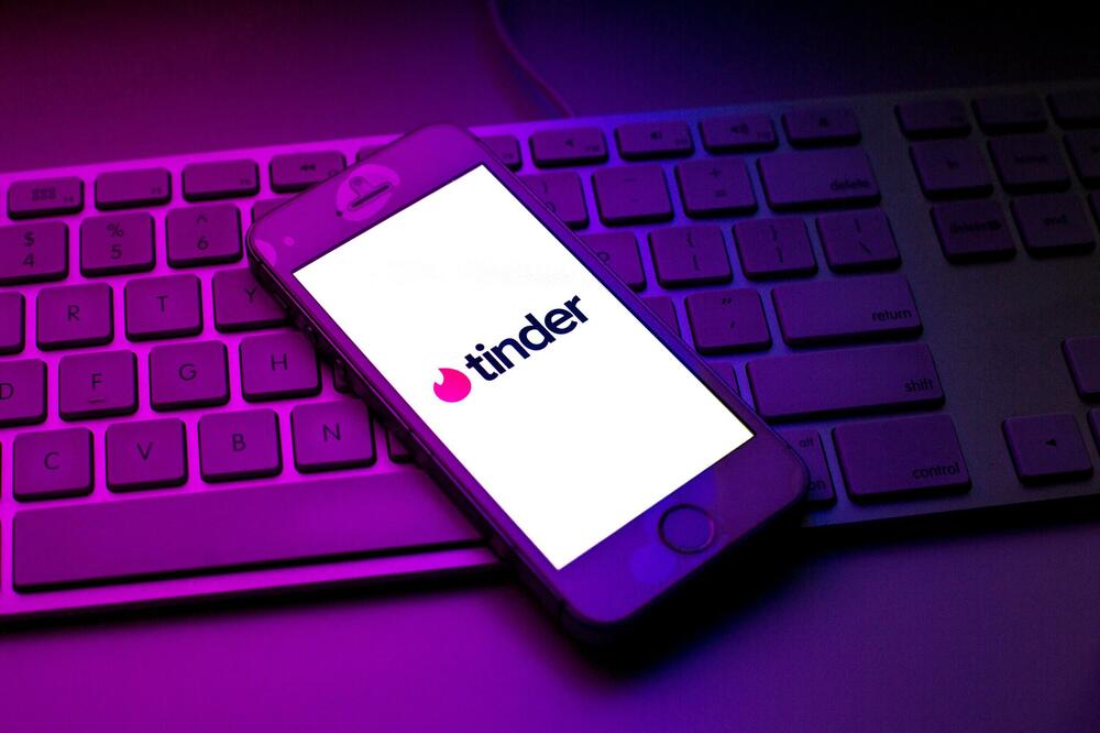 OPIS 1 DEVOJKE NA TINDERU JE SVE, SAMO NE SVAKIDAŠNJI: Odmah su se SVI ZALEPILI NA NJU!