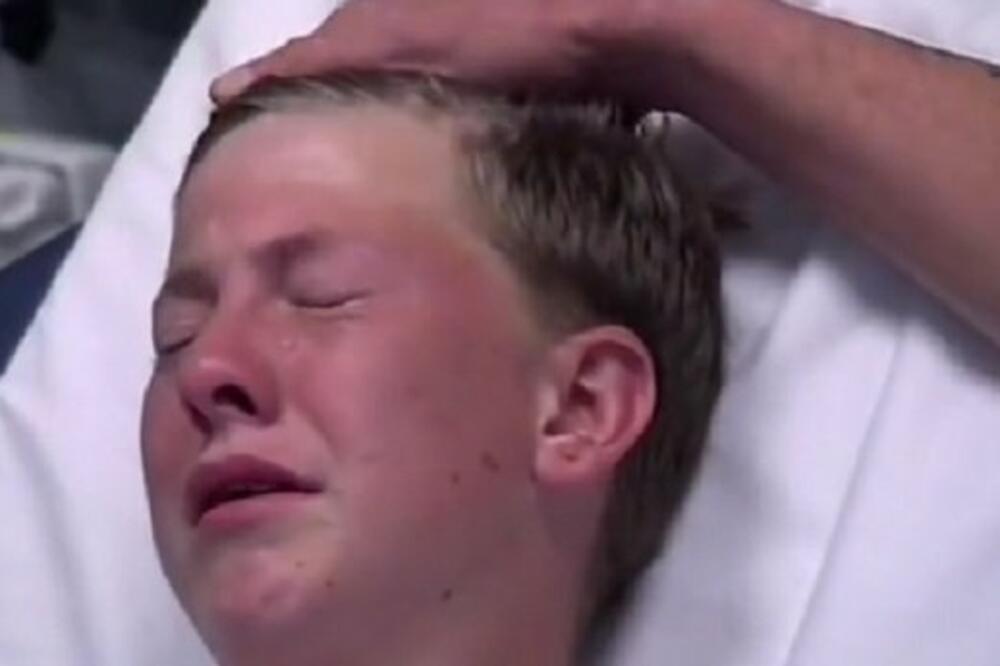 UPLAKANI DEČAK SE OPROSTIO OD RODITELJA PRED OPERACIJU NA MOZGU: A onda se SVE PROKRENULO (VIDEO)