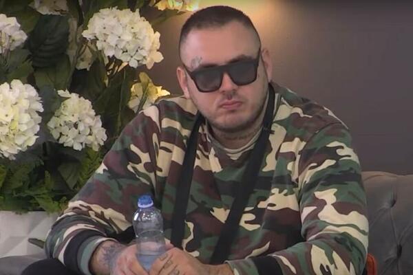 AU! KONTROVERZNI SNIMAK ZATRESAO MREŽE: Filip Car prolazi kroz TAJNI PROLAZ u Zadruzi PO INSTRUKCIJE?! (VIDEO)