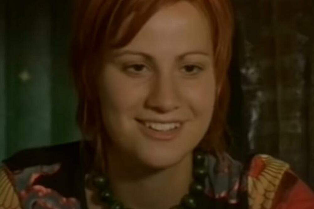 GDE JE NESTALA VETRENA CRVENOKOSA? Sa Žikom Todorovićem je imala VRELU AKCIJU, sad je NEPREPOZNATLJIVA (FOTO)