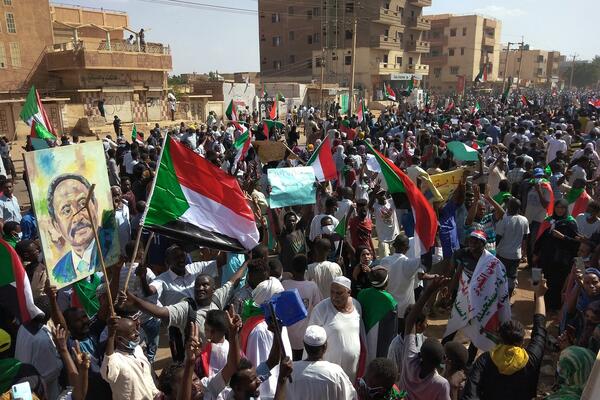 Hiljade ljudi protestovalo protiv vojne vlasti u Sudanu