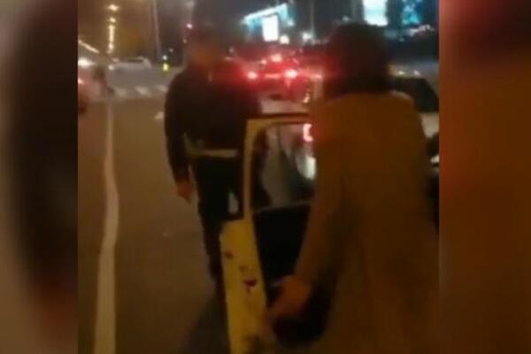 "VRATITE MI GA"! BEOGRAĐANKA URLALA NA PATROLU POLICIJE: Snimak koji će vas ZAPREPASTITI (VIDEO)