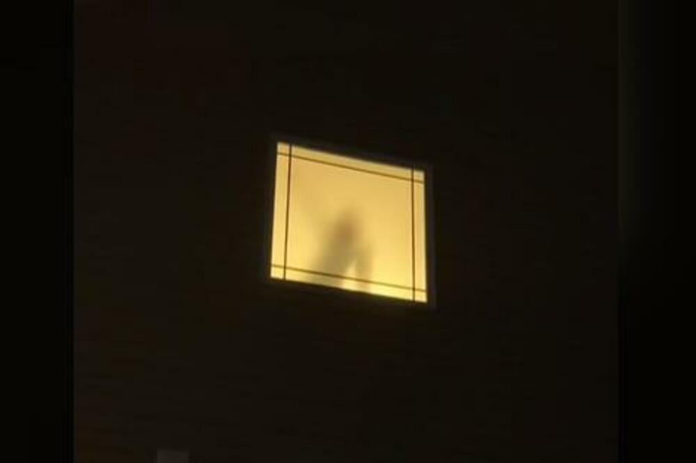 "MISLILA SAM DA STAKLO NIJE PROVIDNO": Usledilo šok saznanje, ceo KOMŠILUK je vidi GOLU! (VIDEO)