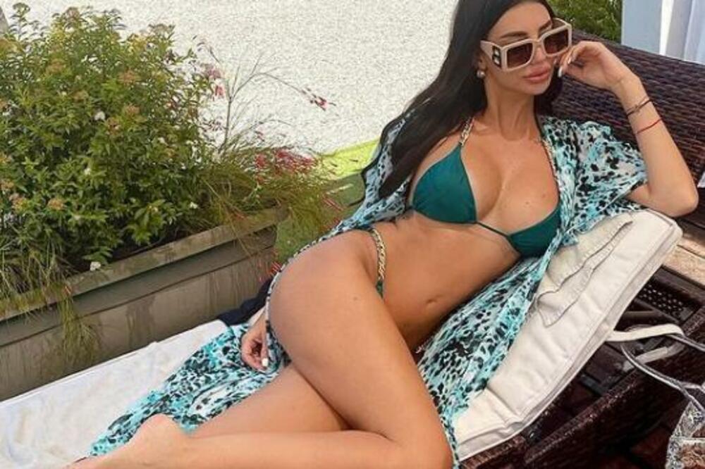 KAĆA JE PRE MESEC DANA IZAŠLA IZ PORODILIŠTA, A IZGLEDA KAO TOP MODEL: Zategnuta kao praćka mami uzdahe!