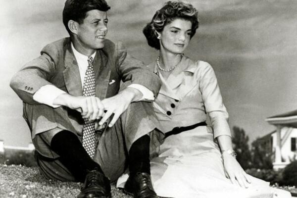 BURAN LJUBAVNI ŽIVOT ŽENE PREDSEDNIKA: NEVINOST izgubila u LIFTU ZGRADE, njena priča obavijena je VELOM TAJNI