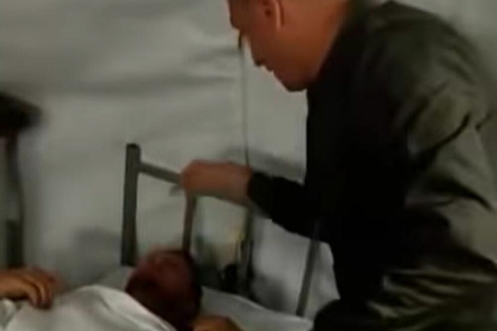 NEVIĐENI SKANDAL U ZADRU: Glumili doktore u šatoru kovid bolnice, policija ih uhapsila, JOŠ UVEK SU PIJANI! (VIDEO)