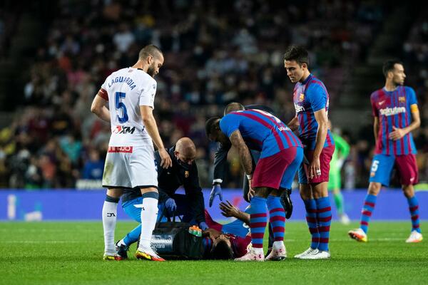 SVI SE SETILI ERIKSENA: Aguero nije mogao da DIŠE, PAO je na travu... Iz Barse se oglasili o stanju napadača (FOTO)