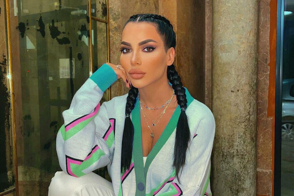 UDALA SE ZA 10 GODINA STARIJEG ČOVEKA, NAPRAVIO JOJ BAJKU OD ŽIVOTA! Otkriveni njeni rani radovi: To je GORAK POSAO