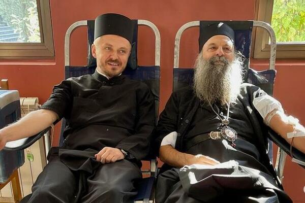 PATRIJARH PORFIRIJE DAO KRV: "Pomogli smo lekarima, naslednicima Svetog apostola Luke" (FOTO)
