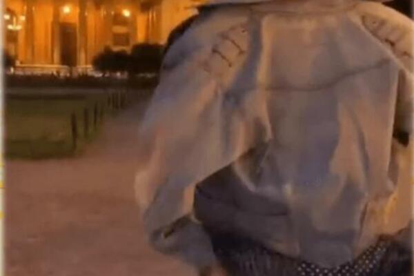 IRINA SE U EKSPLICITNIM POZAMA SLIKALA ISPRED HRAMA: Uvredila sve VERNIKE, a evo koja joj KAZNA preti! (FOTO)