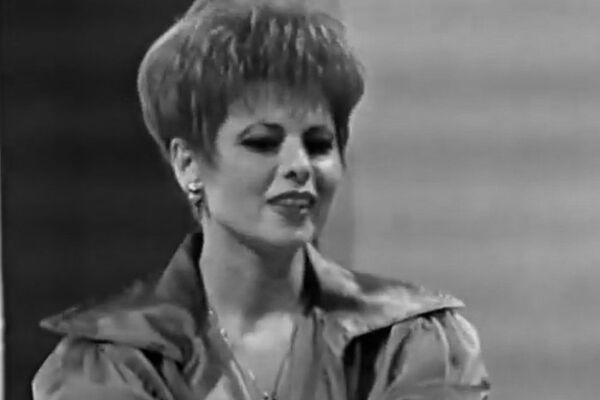 POSLE NJENE SMRTI NIKO OD KOLEGA NIJE SMEO DA ZAPEVA NJENE PESME: Uzrok smrti naše pevačice OSTAO JE MISTERIJA!