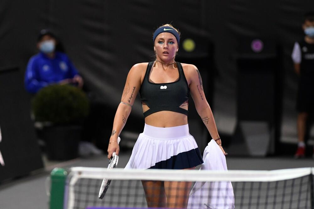 JUČE BILA ANONIMUS, SADA JE POPULARNIJA OD ŠAMPIONKE: Rumunka je ZATEGNUTO telo ukrasila 21 tetovažom! (FOTO)