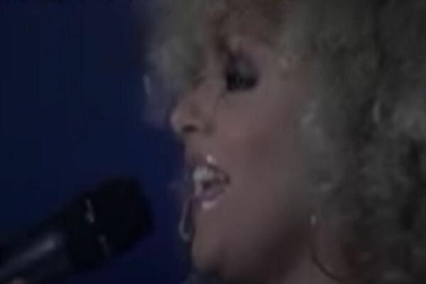 TUŽNA VEST! PREMINULA PEVAČICA ČUVENE MUZIČKE GRUPE u 48. godini života!