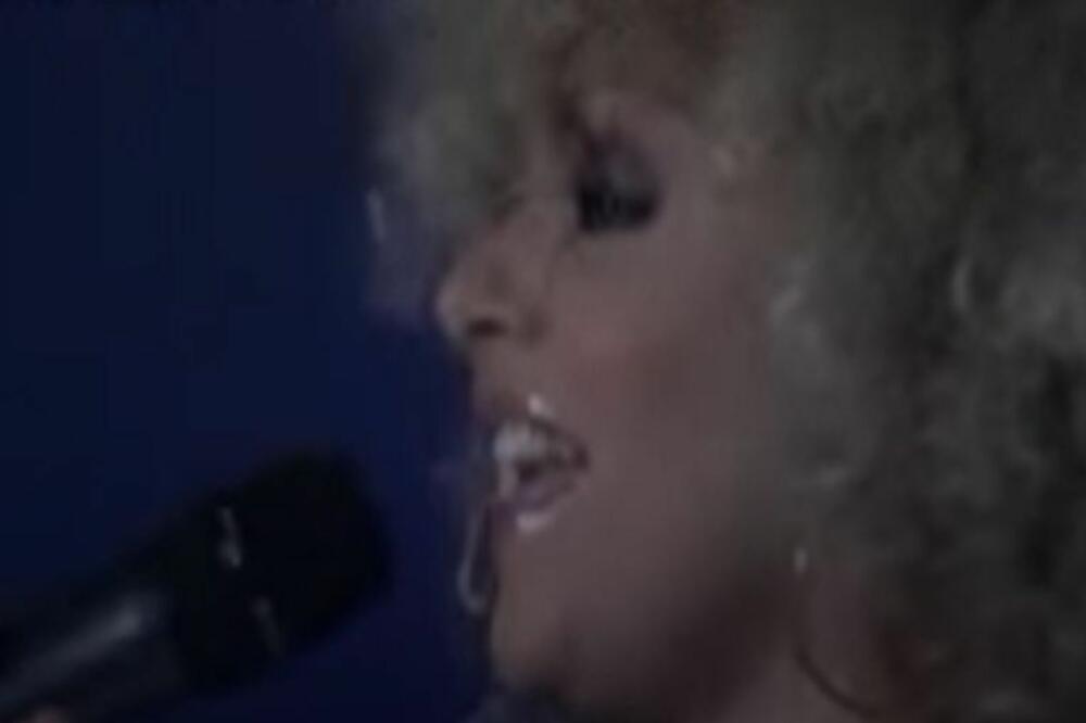 TUŽNA VEST! PREMINULA PEVAČICA ČUVENE MUZIČKE GRUPE u 48. godini života!