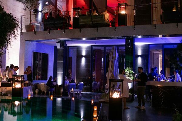 Leto još nije gotovo: Uz poznate ličnosti iz regiona održana ekskluzivna žurka na crnogorskom primorju!