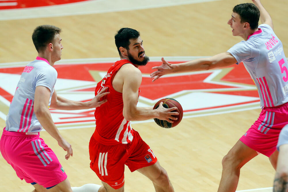 CRVENO-BELI NISU IMALI PROBLEMA SA STUDENTIMA U PODGORICI: Nikola Kalinić ušao u ISTORIJU kluba!