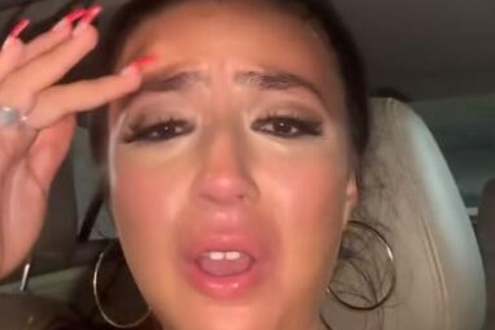 ZBOG SVOJE "NEPRIMERENE ODEĆE" POPILA JE OTKAZ: Završila UPLAKANA, a evo šta je IMALA NA SEBI (VIDEO)