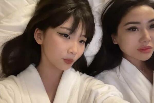 RODILA ME JE SA 18 GODINA, SVI MISLE DA SMO SESTRE: Zbog majke i ćerke GORE MREŽE, ne zna se koja je LEPŠA! (FOTO)